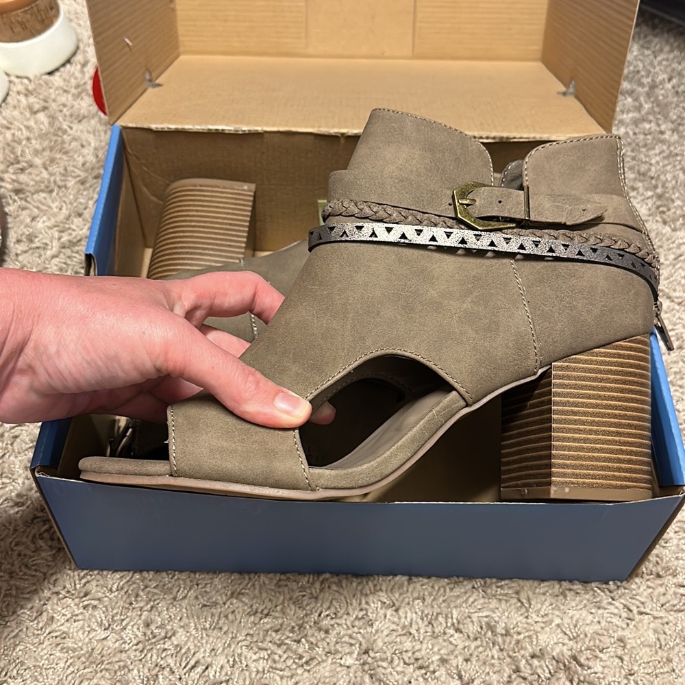 New in box jellypop size 12 perfect condition